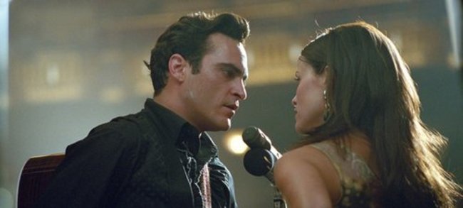 Johnny Cash (Joaquin Phoenix) und June Carter (Reese Witherspoon) im Duett.