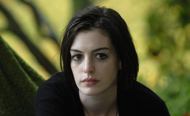 Anne Hathaway spielt in „Rachels Hochzeit“ die Rolle der Ausreißerin.