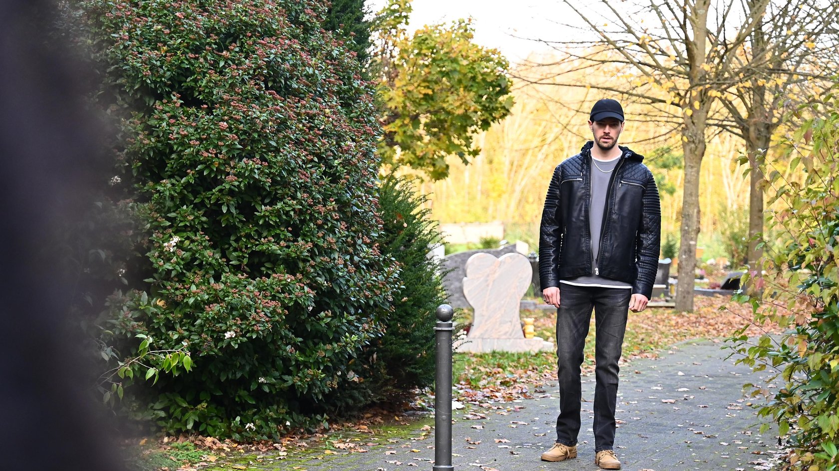 ACHTUNG SPERRFRIST! Die Veröffentlichung dieses Motives ist für alle ONLINE-MEDIEN (außer Programm-Presse) erst ab dem 22.01.2026 frei.
Imani hat eine Erscheinung (Daniel Noah), die ihr schrecklich real vorkommt.
+++ Die Verwendung des sendungsbezogenen Materials ist nur mit dem Hinweis und Verlinkung auf RTL+ gestattet. +++