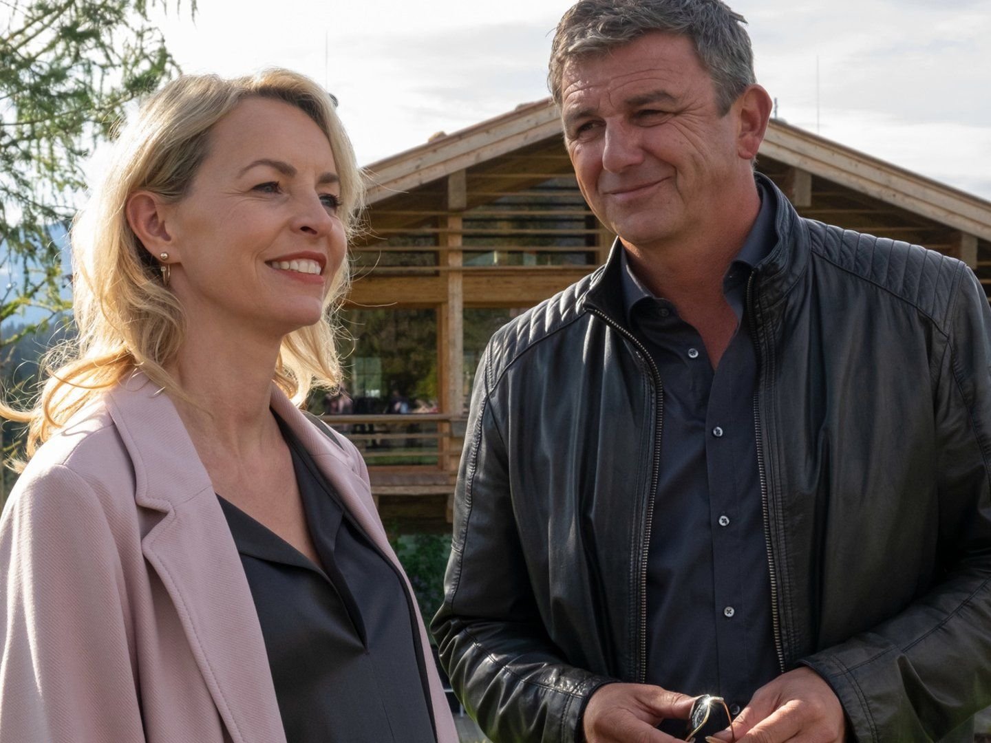 Der Bergdoktor“ Folge 1 heute im TV – Mutter Thea macht Martin die Hölle  heiss in Staffel 15
