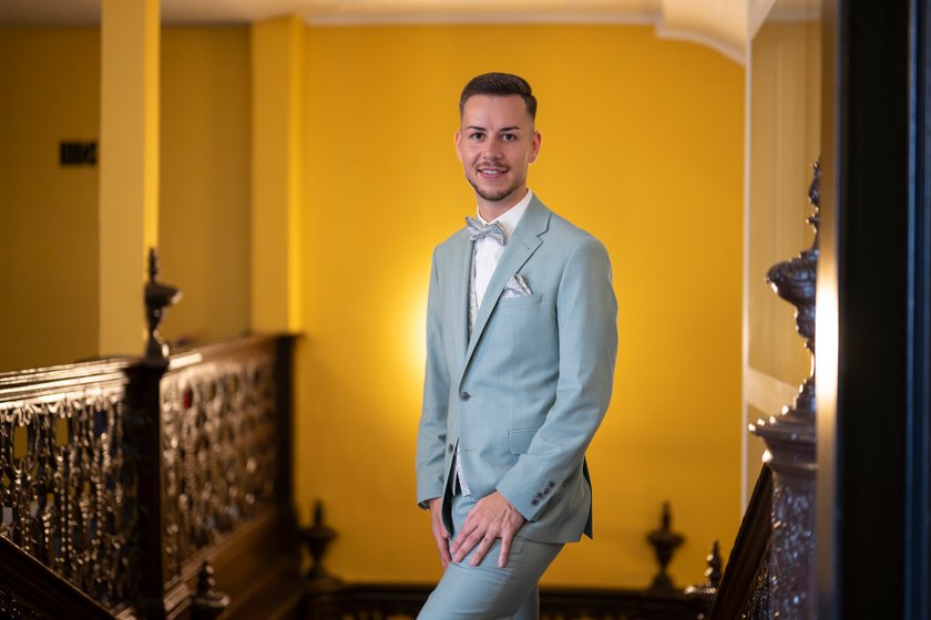 Titel: Hochzeit auf den ersten Blick;
Staffel: 12;
Folge: 2;
Person: Marco;
Copyright: Joyn/Markus Hertrich;
Fotograf: Markus Hertrich;
Dateiname: 3253004.jpg;
Rechtehinweis: Dieses Bild darf honorarfrei für redaktionelle Zwecke und nur im Rahmen der Programmankündigung verwendet werden. Andere Veröffentlichungen sind nur nach Rücksprache und ausdrücklicher Genehmigung der Seven.One Entertainment Group GmbH möglich. Nicht für EPG! Verwendung nur mit vollständigem Copyrightvermerk. Das Foto darf nicht verändert, bearbeitet und nur im Ganzen verwendet werden. Es darf nicht archiviert werden. Es darf nicht an Dritte weitergeleitet werden. Aneinanderreihung/Zusammenlegung/Kopplung von Bildern zum Zweck der Erstellung von Slide-Shows o.ä. nicht gestattet; Verbindung/Einfügen/Anfügen von Werbung nicht gestattet. Das Bild kann KI generierte Elemente enthalten.
Bei Fragen: foto@seven.one
Voraussetzung für die Verwendung dieser Programmdaten ist die Zustimmung zu den Allgemeinen Geschäftsbedingungen der Presselounges der Sender der Seven.One Entertainment Group GmbH. 