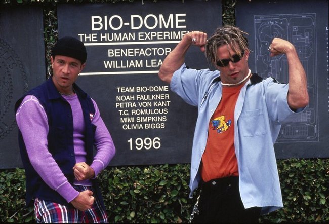 Bud (Pauly Shore) und Doyle (Stephen Baldwin) vor dem Biotop.