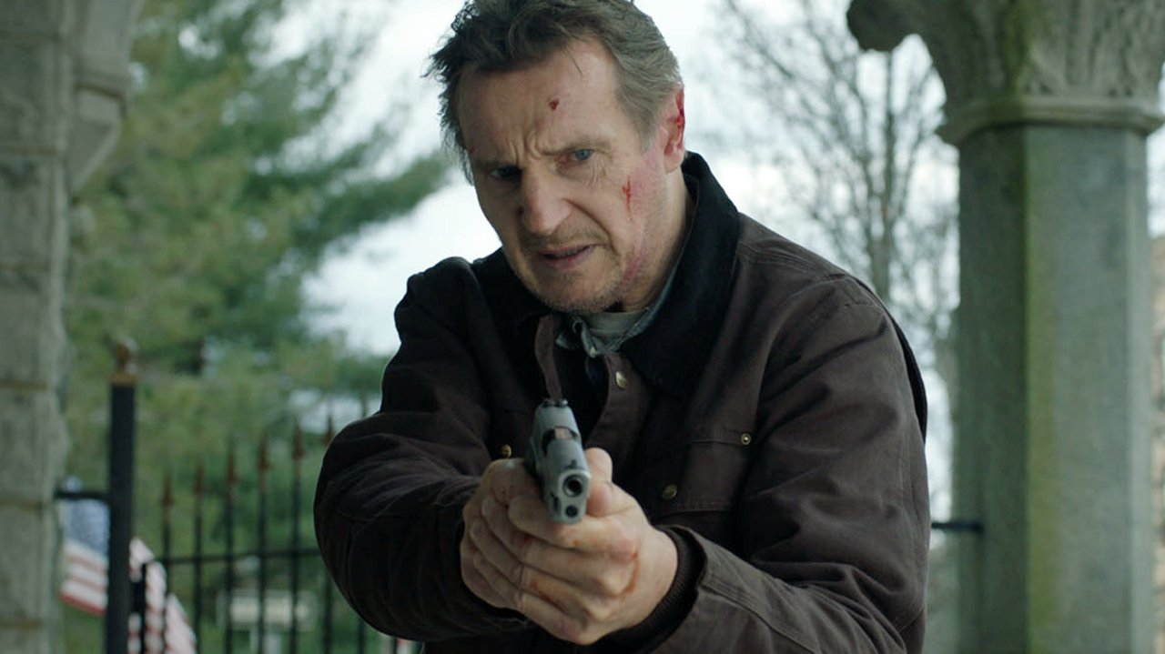 Liam Neeson greift zur Waffe.