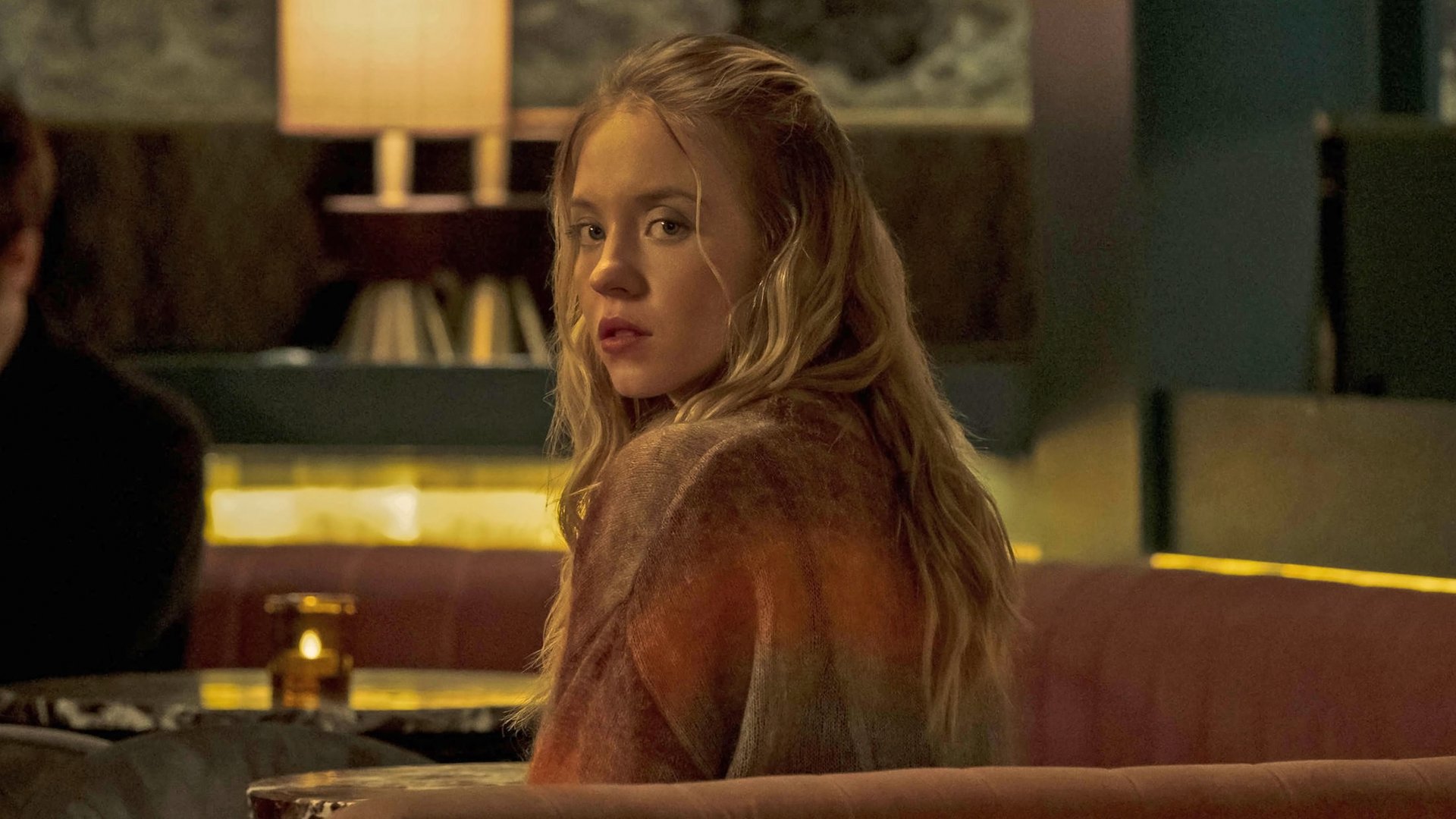 „Sexy, spannend und clever“: Kontroverser Erotik-Thriller erobert aktuell die Film-Charts bei HBO Max