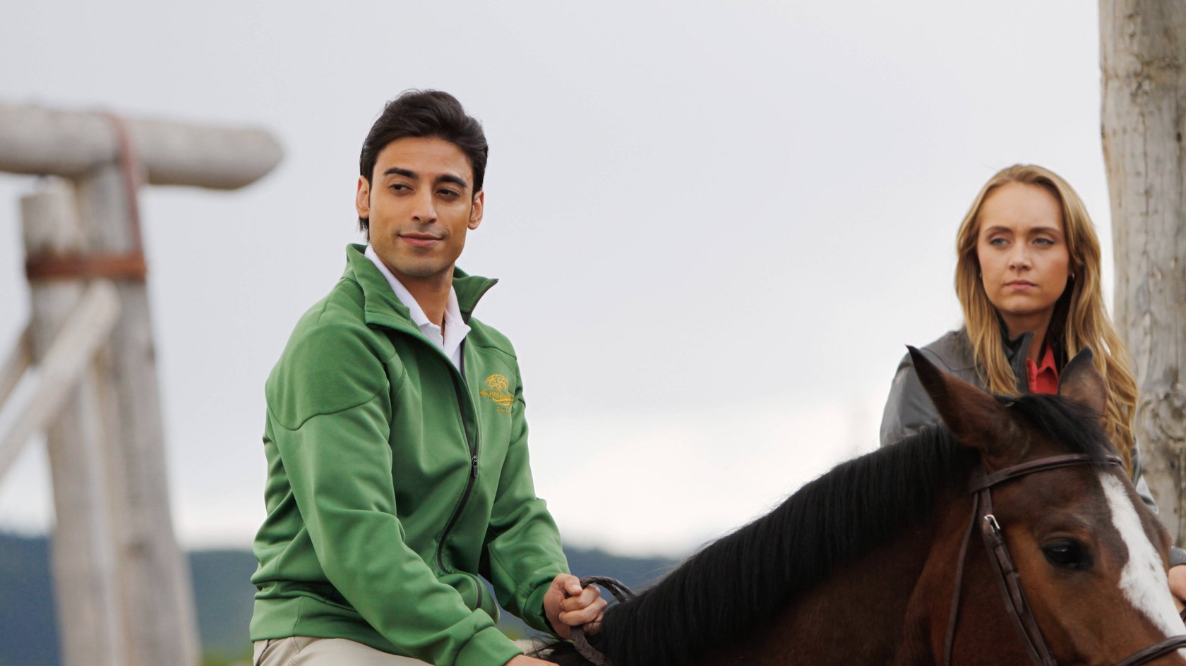 Jade Hassoune und Amber Marshall in „Heartland“.