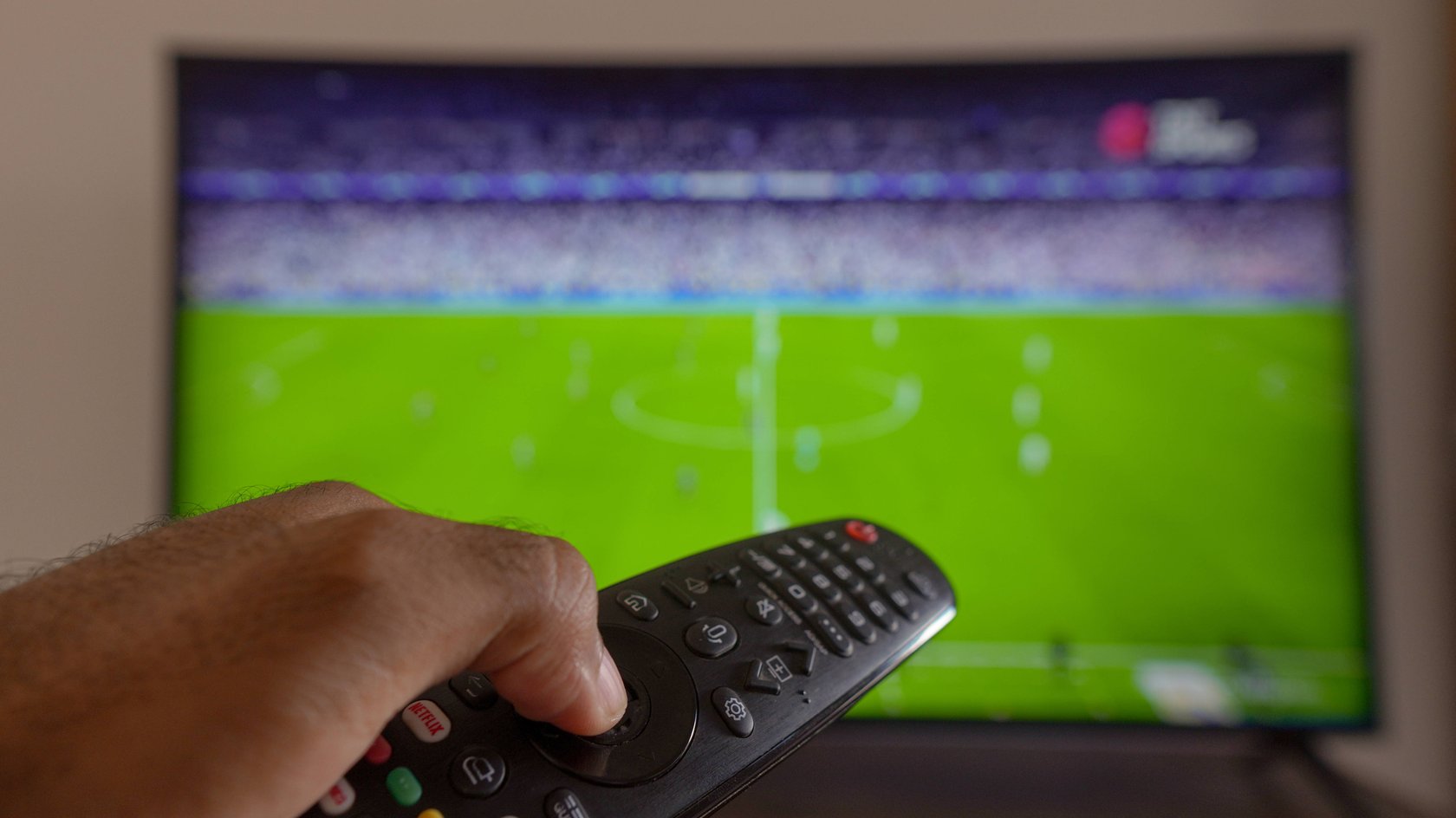 Unscheinbare Streaming-Dienste wie StreamEast bieten ihr Angebot häufig illegal an.