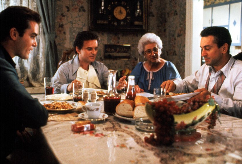 GOODFELLAS, Ray Liotta, Joe Pesci, Catherine Scorsese, Robert De Niro, 1990 Warner Bros/Courtesy Everett Collection ACHTUNG AUFNAHMEDATUM GESCHÄTZT PUBLICATIONxINxGERxSUIxAUTxONLY Copyright: xWarnerxBros/CourtesyxEverettxCollectionx MSDGOOD EC029