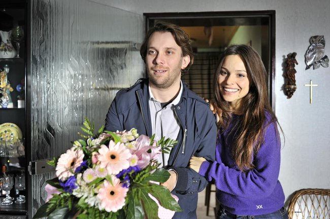 Jan (Christian Ulmen) und Sara (Mina Tander) wollen heiraten.