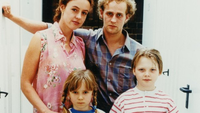 Andreas (Jürgen Vogel) und Katrin Menzel (Maria Schrader) und ihre Kinder.
