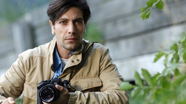 Salvatore (Fabrizio Bucci) bei seinen Ermittlungen.