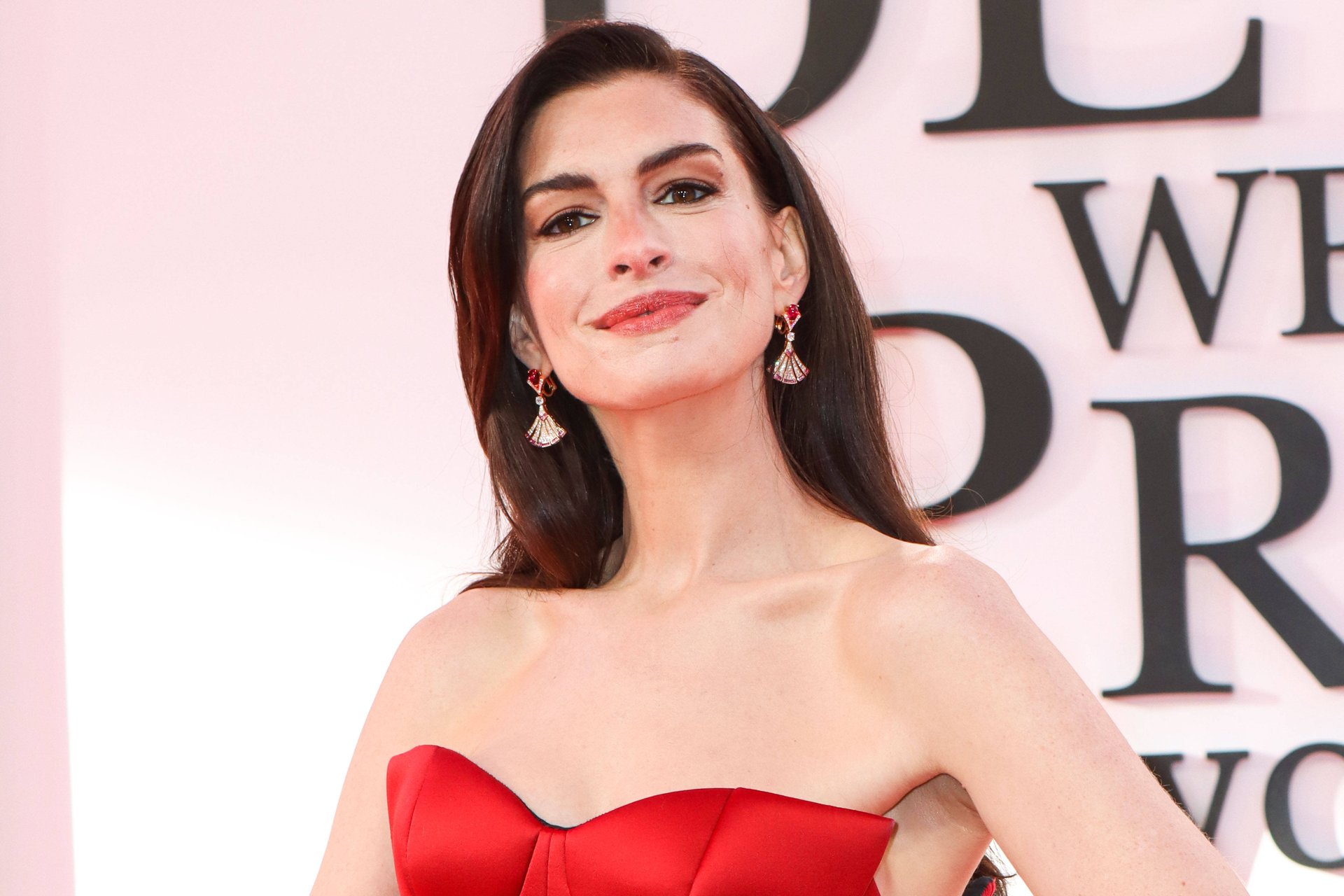 Anne Hathaway: Kennst du ihre größten Rollen? Beweise dein Wissen im Quiz!