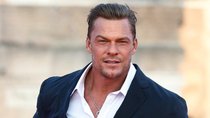  „Etwas, nach dem sich das Publikum gesehnt hat“: „Reacher“-Star Alan Ritchson kämpft sich bald durch ein neues Action-Abenteuer abseits der Amazon-Serie