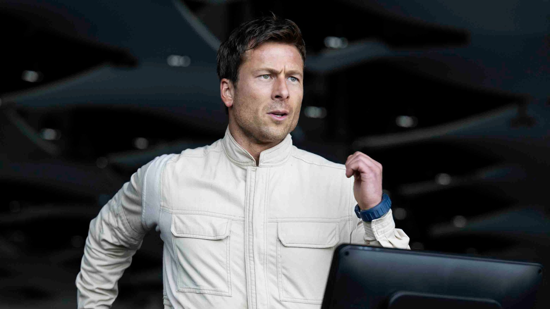 Glen-Powell-macht-Tom-Cruise-Konkurrenz-Running-Man-sprintet-die-Action-Topliga