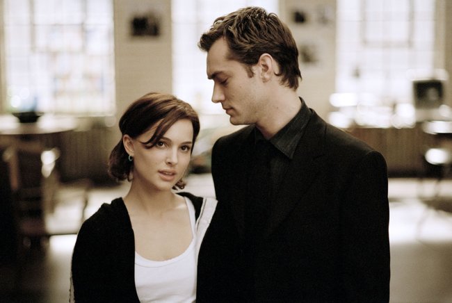 Dan (Jude Law) und Alice (Natalie Portman) sind eigentlich glücklich.