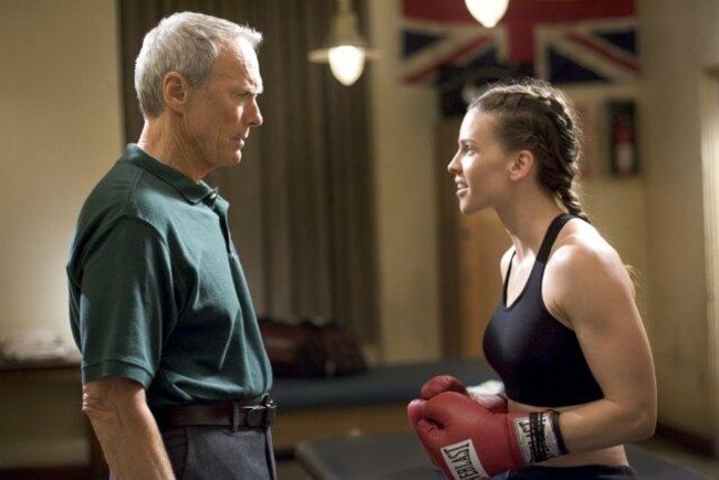 Maggie (Hilary Swank) kann Frankie (Clint Eastwood) von sich überzeugen.