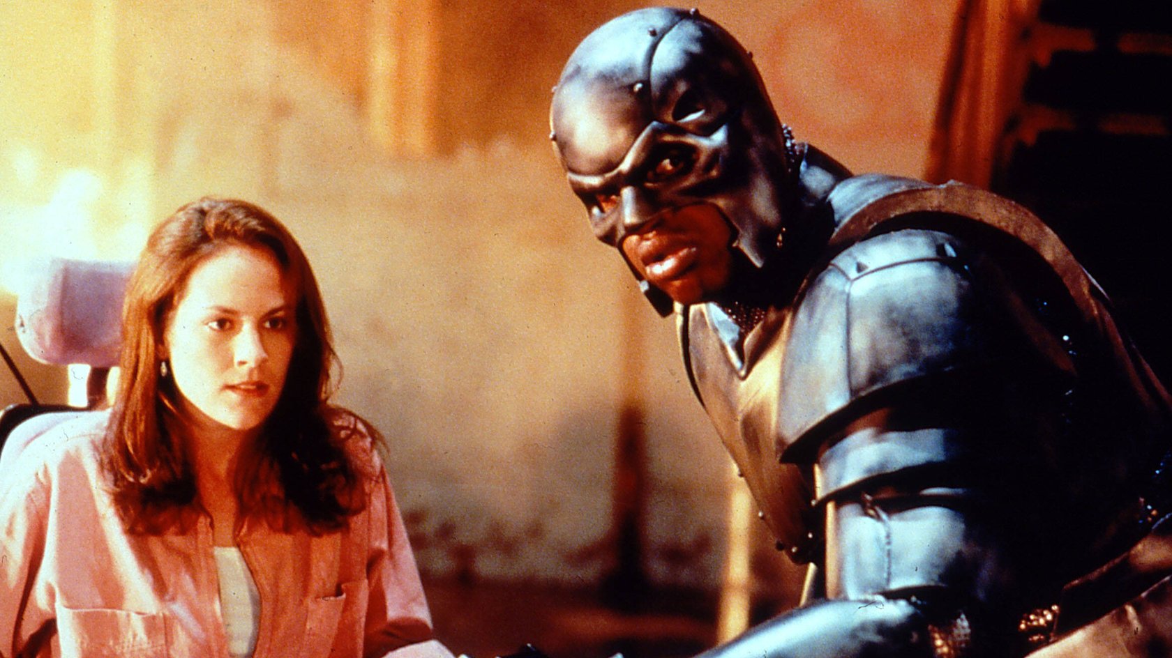 Annabeth Gish und Shaquille O'Neal in „Steel“.