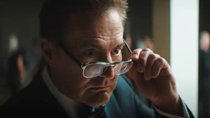 „Blink Twice“ bei Prime Video: Deshalb kommt euch Slater Kings mysteriöser Therapeut so bekannt vor