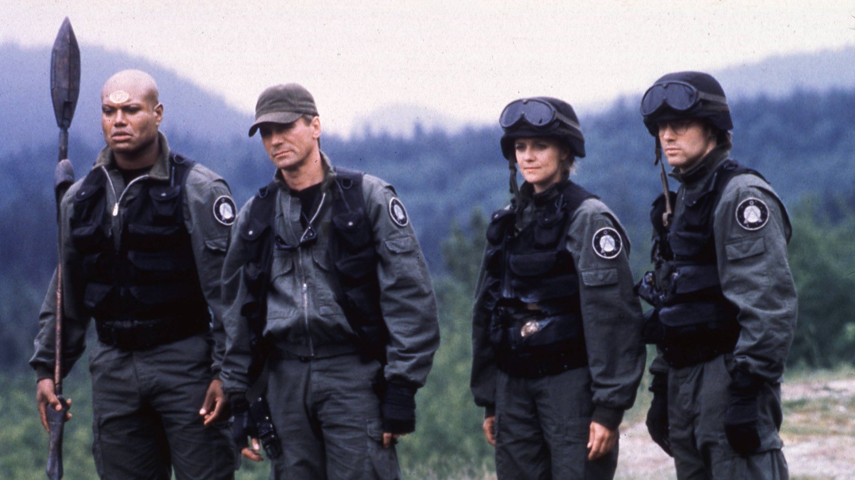 Christopher Judge, Richard Dean Anderson, Amanda Tapping und Michael Shanks in „Stargate SG-1“.