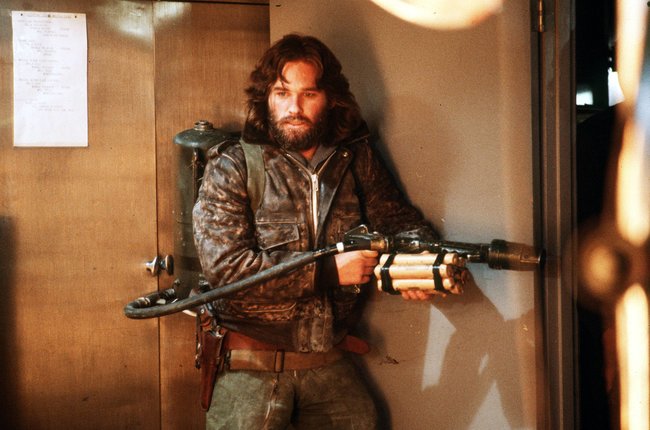 MacReady (Kurt Russell) setzt sich mit allen Mitteln zur Wehr.