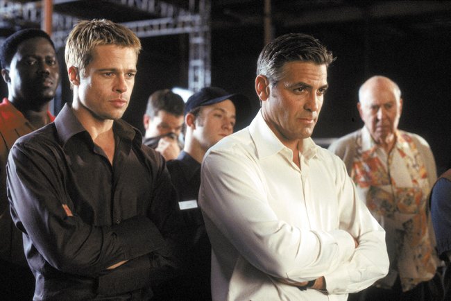 Danny Ocean (George Clooney) und seine Jungs bei den Vorbereitungen für ihren Plan.