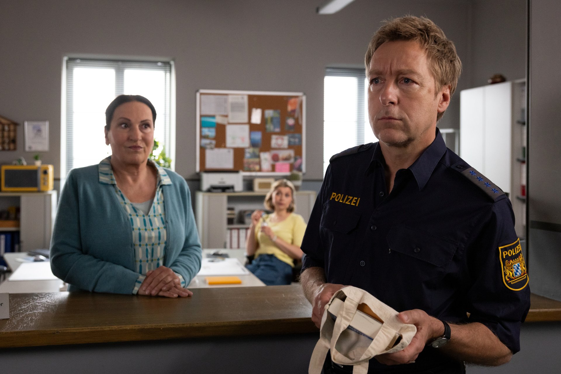 Rosenheim-Cops“ unterläuft Fauxpas: Schleicht sich bei diesem Restaurantbesuch ein Fehler ein?