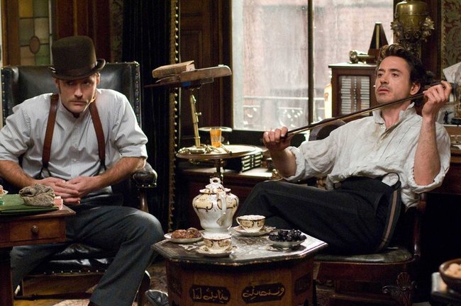 Sherlock Holmes (Robert Downey Jr.) und John Watson (Jude Law) ermitteln in einem neuen Fall.