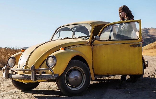 Hailee Steinfeld als Charlie mit ihrem VW-Beetle aka Bumblebee