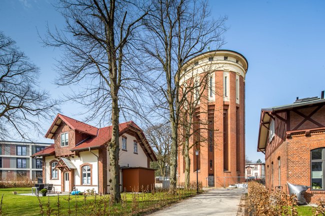 Auf dem Gelände des ehemaligen Klinikum Ochsenzoll sind mehrere Gebäude zu finden.