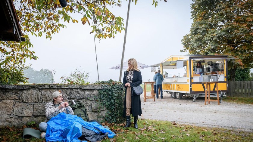 „Sturm der Liebe“ heute, am 5. März: Yvonne findet Caspar auf der Straße vor – sie fasst einen Entschluss