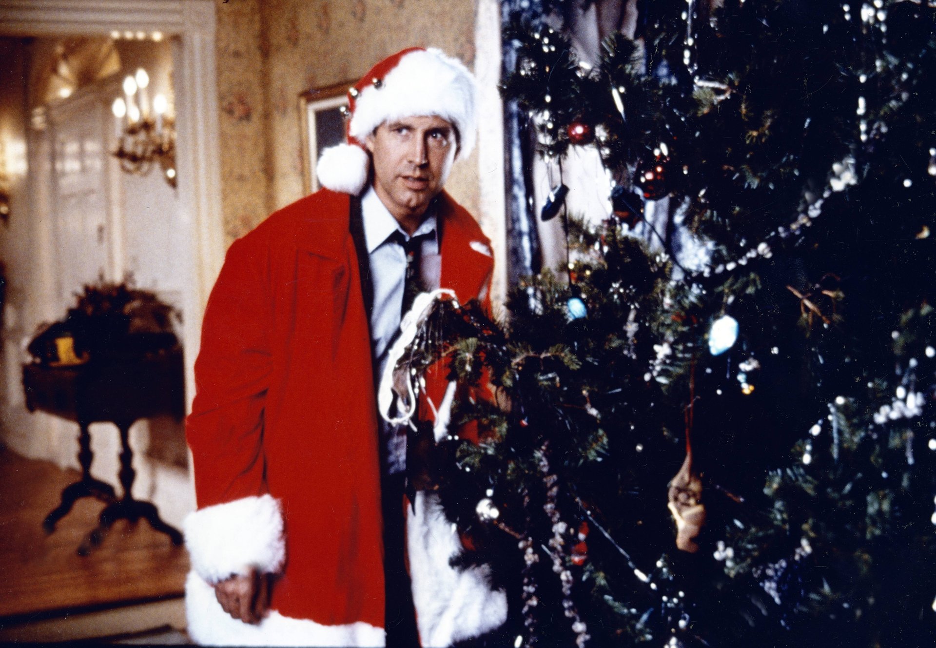 36 Jahre "Schöne Bescherung": So sieht Familienvater Clark Griswold heute aus 0a7d1188963c00815d1595d389 ZmMgNmU4ZDRmYzJmZmZmIDE5MjAgMANjNTBkODYwMTE1OA==