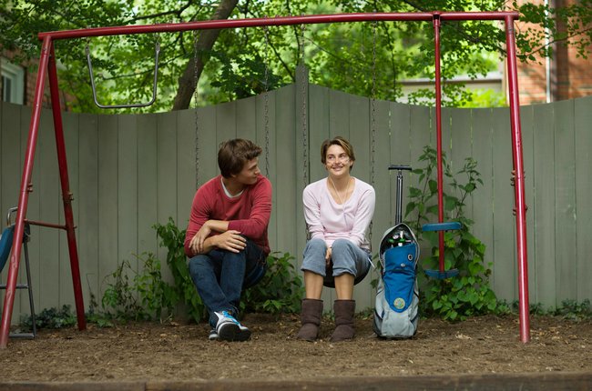 Hazel (Shailene Woodley) und Augustus (Ansel Elgort) werden vom Schicksal zusammengeführt.
