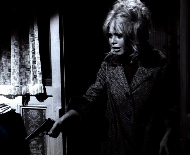 Vor Gericht muss Dominique (Brigitte Bardot) über ihr Leben Rechenschaft ablegen.