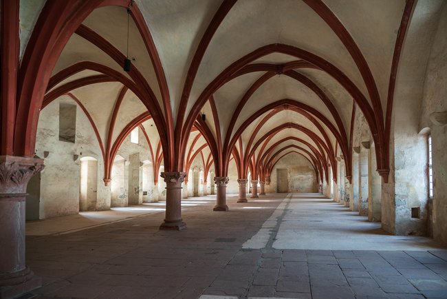 Die Szene aus dem Film wurde im ehemaligen Schlafsaal des Klosters Eberbach gedreht.