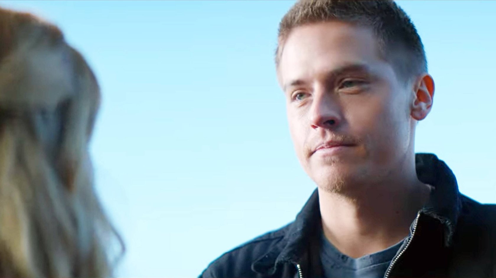 Dylan Sprouse und Virginia Gardner in „Beautiful Disaster“.