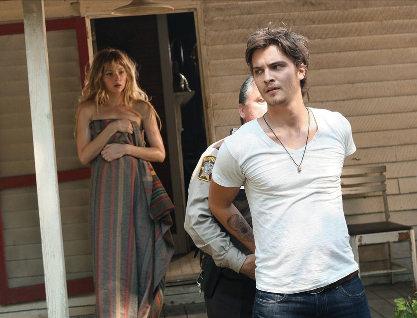 Haley Bennett & Luke Grimes Characters: Annabel Lee, Eli Larkin Film: Outlaw Country 2012 Director: Adam Arkin & Michael Dinner 24 August 2012 PUBLICATIONxINxGERxSUIxAUTxONLY Copyright: MaryxEvansxAFxArchivexCanal 13064242 EDITORIAL USE ONLY