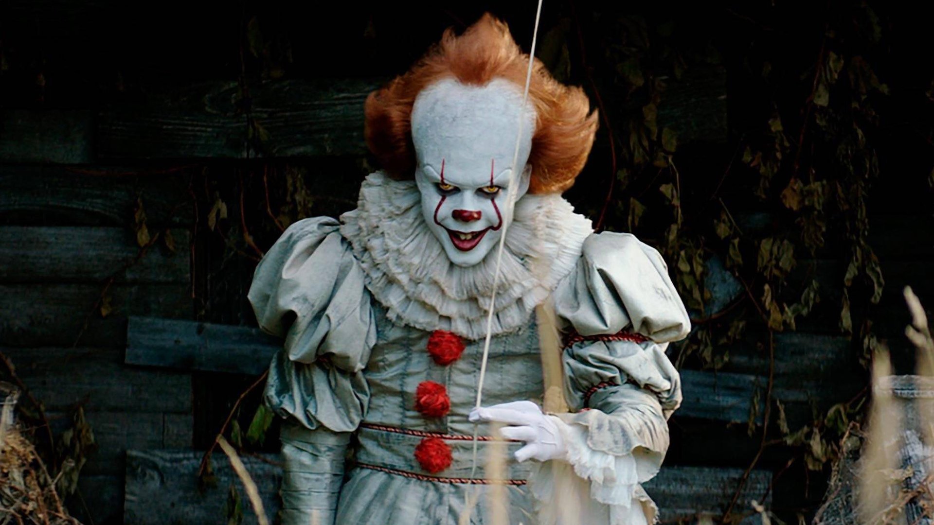 25 Jahre vor "ES: Welcome to Derry": So sah Bill Skarsgård aus, bevor er zu Horrorclown Pennywise wurde 2955a03874446ca6da7b5f7196 ZmMgN2YyODY3MjVmZmZmIDE5MjAgMANkNzI1MzQ2NjdmOQ==