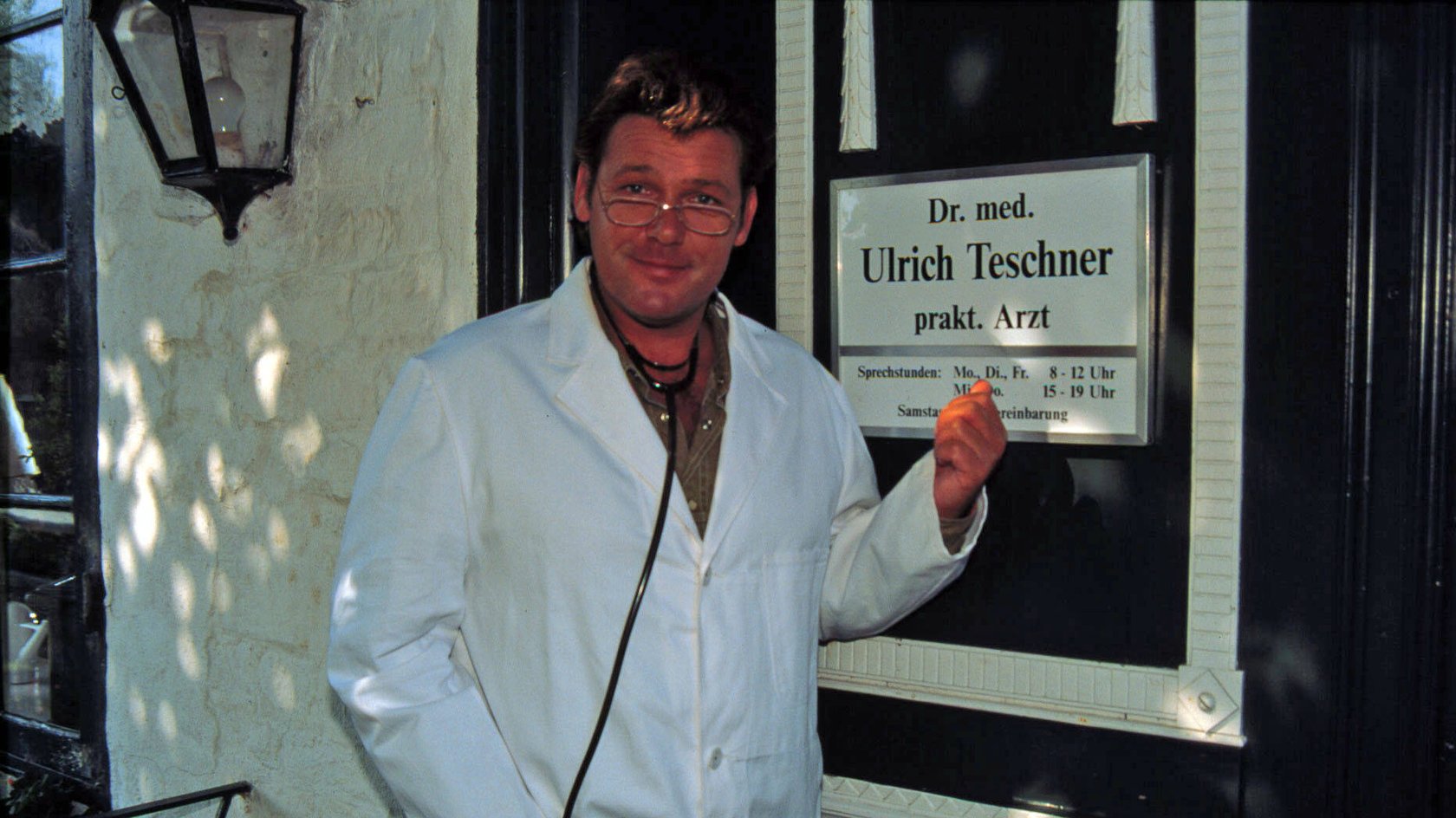 Walter Plathe als Dr. Teschner in der ZDF-Serie „Der Landarzt“.