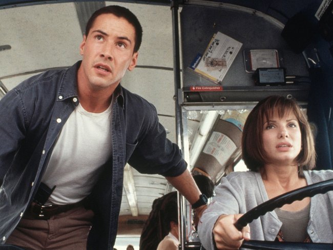 Jack (Keanu Reeves) und Annie (Sandra Bullock) müssen sich Terroristen stellen.