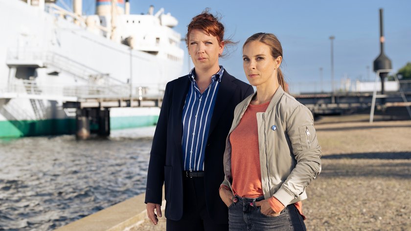 Lina Beckmann (Melly Boewe) und Anneke Kim Sarnau (Katrin König)