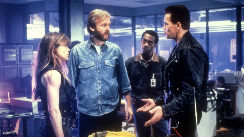 Linda Hamilton, James Cameron, Joe Morton und Arnold Schwarzenegger bei den Dreharbeiten zu „Terminator 2“.