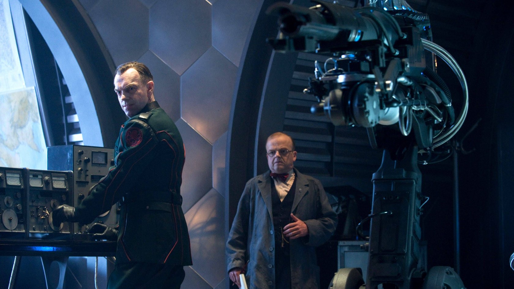 Hugo Weaving und Toby Jones in „Captain America: The First Avenger“