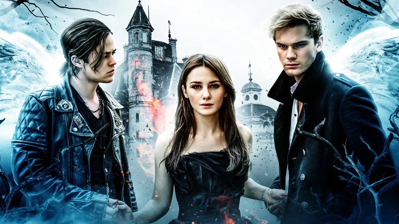 Jessica Alexander als Luce in „Fallen“.
