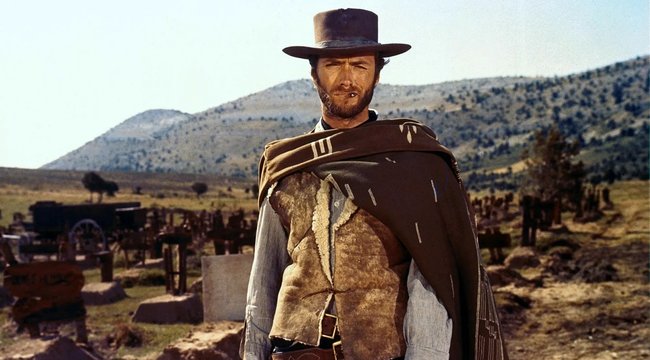 Mit Joe (Clint Eastwood) weht in San Miguel ein anderer Wind.