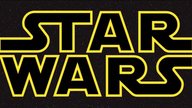 Möge das Licht mit dir sein: Diese Lampe mit dem originalen „Star Wars“-Logo ist das Highlight für dein Regal 