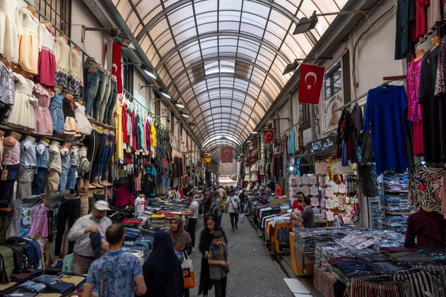 Auch den Großen Basar in Istanbul macht James Bond unsicher.