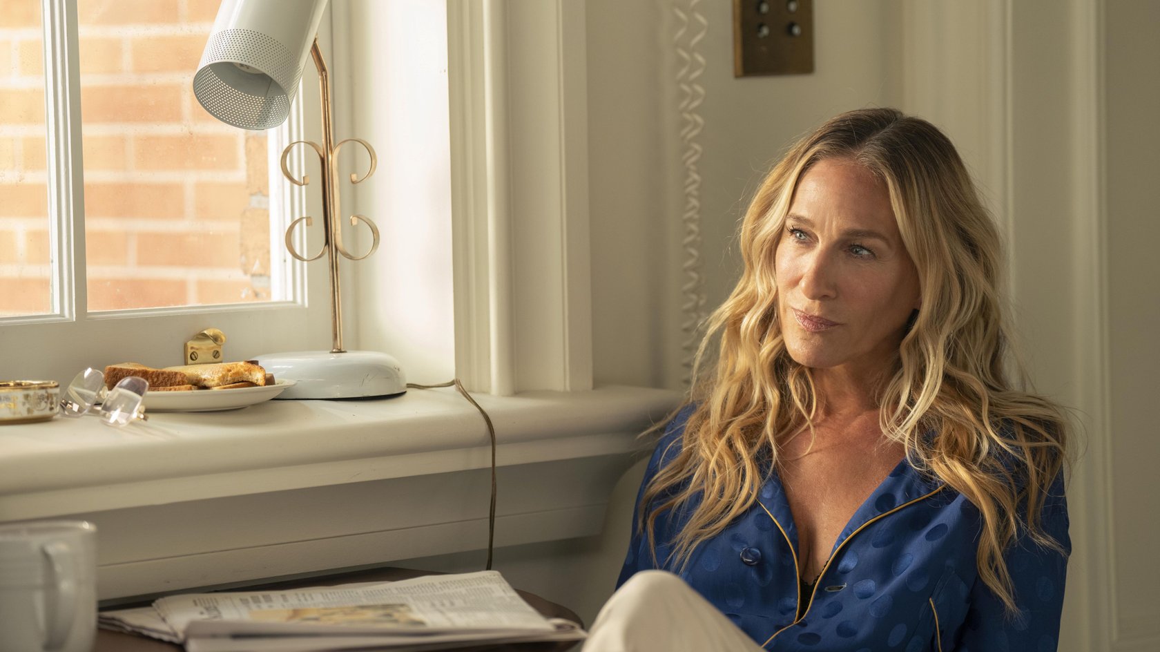 Schauspielerin Sarah Jessica Parker in ihrer Paraderolle als Carrie Bradshaw in dem "Sex and the City"-Revival "And Just Like That".