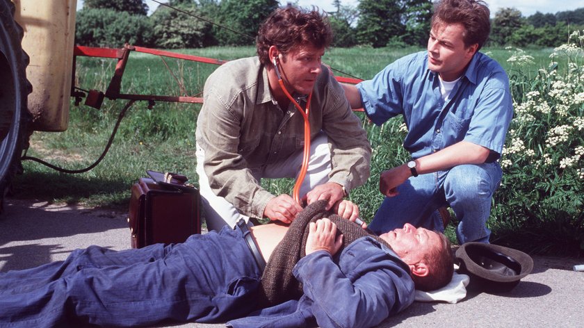 Walter Plathe und Till Demtröder in „Der Landarzt“.