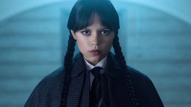 Noch vor Netflix-Start: Neuer "Wednesday"-Trailer löst größten Cliffhanger jetzt schon auf – und bringt toten Charakter zurück