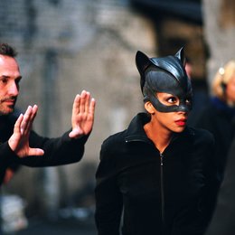 Catwoman / Halle Berry / Set Poster