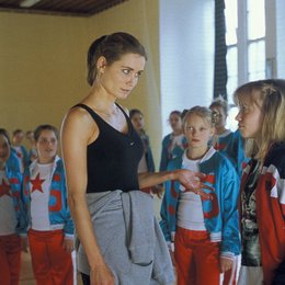 fliegende Klassenzimmer, Das / Kathrin (Anja Kling) und Mona (Teresa Vilsmaier) mit ihrer Tanzgruppe Poster